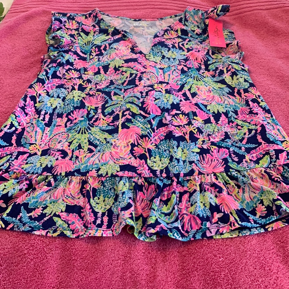 Beautiful ladies Lilly Pulitzer shirt with ruffles NWT ladies medium